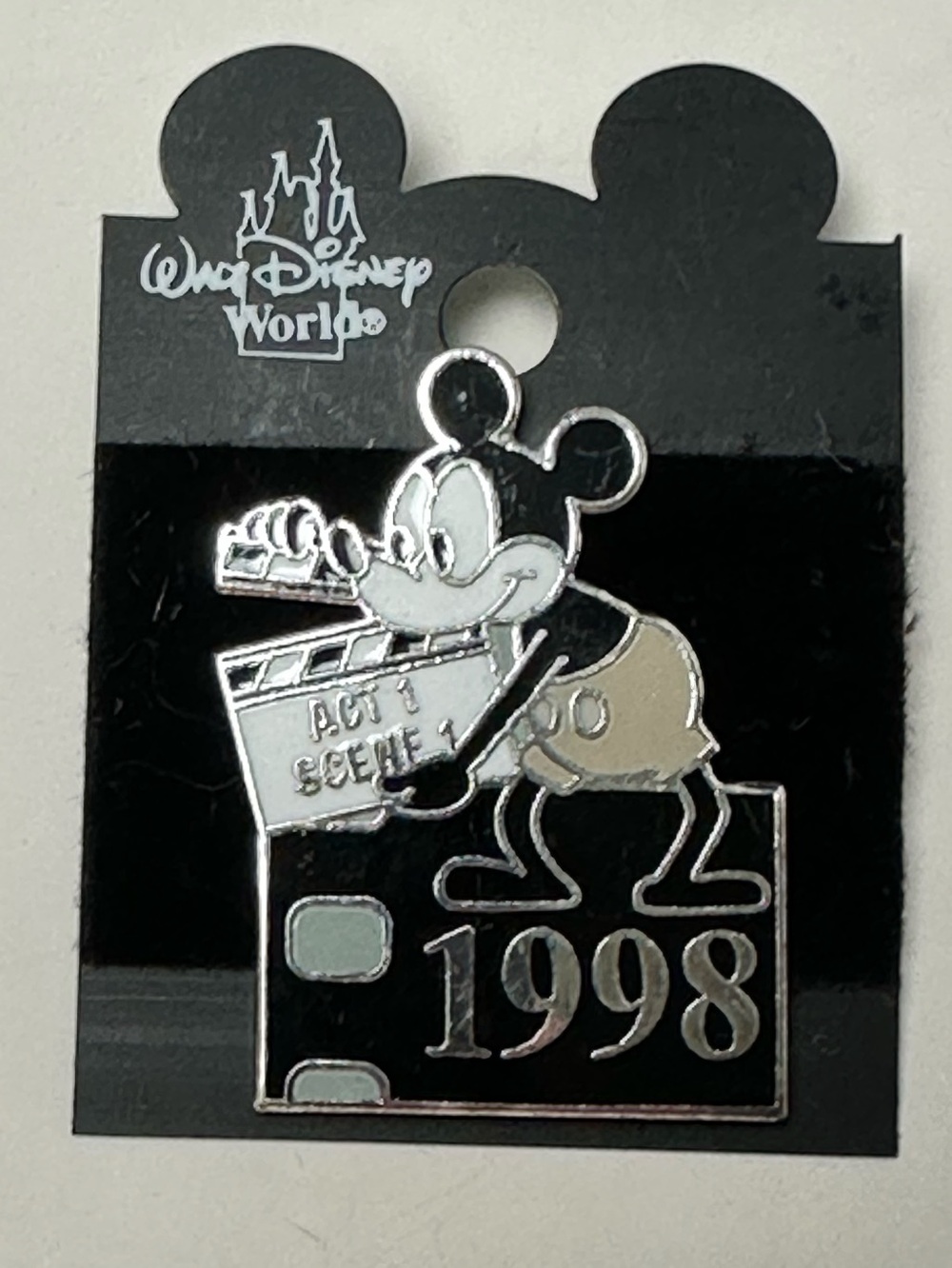 VTG Disneyana Convention Pin 1998-Black & White Mickey Mouse with Film Slate